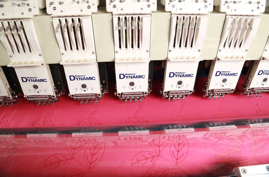 富怡多色單幅電腦絎繡機(jī)