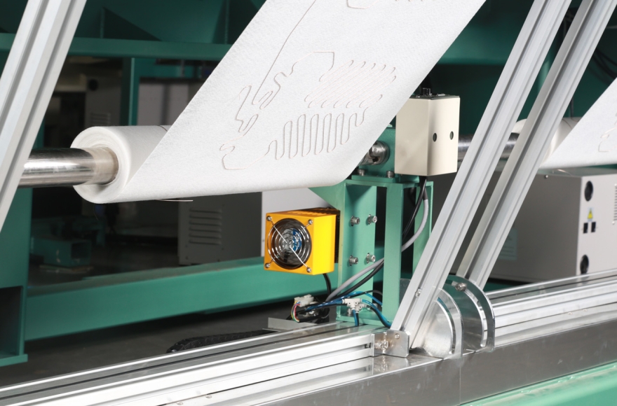 富怡汽車專用電腦布線機(jī)-前后自動收送料結(jié)構(gòu)