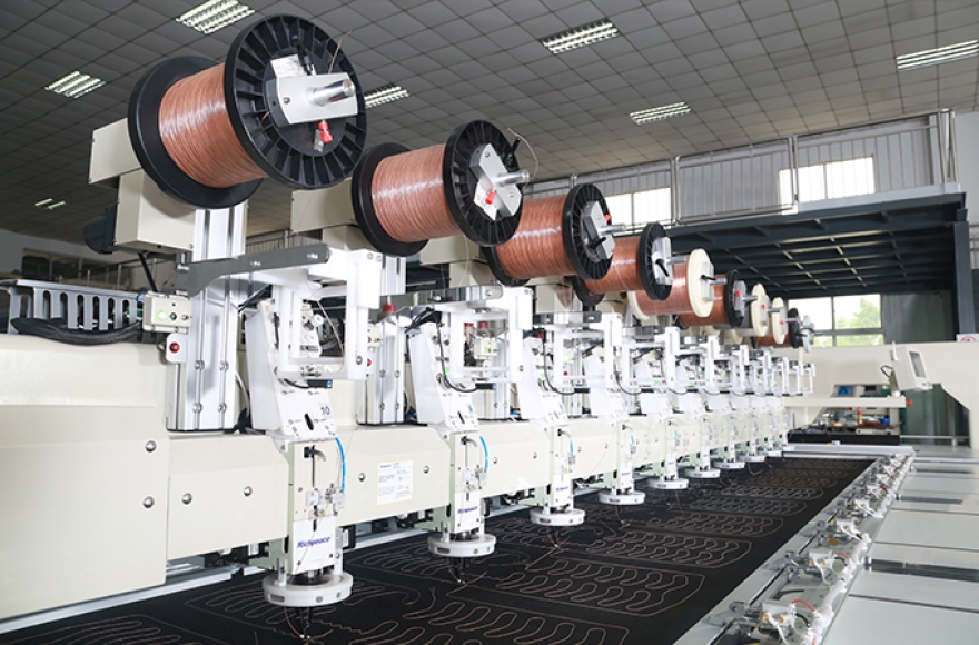 富怡汽車專用電腦布線機-左右自動收送料結構