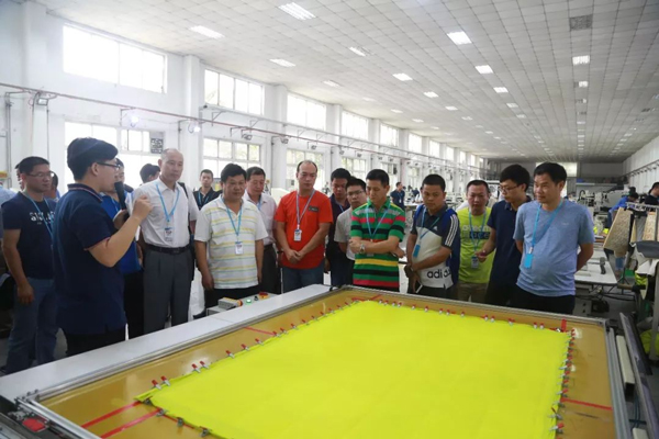 參觀公司各個車間 參觀公司各個車間