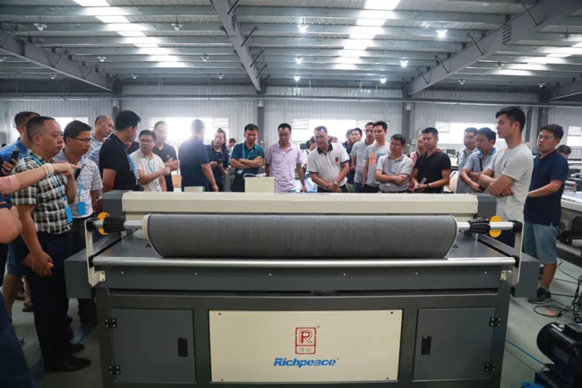 富怡講師講解現代化版房的應用 6.jpg