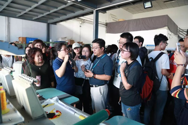 參觀富怡繡花機(jī)打樣測(cè)試 參觀富怡繡花機(jī)打樣測(cè)試