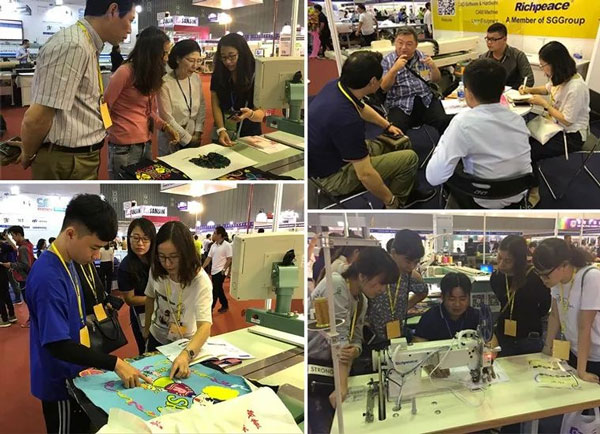 向客戶介紹展機 向客戶介紹展機