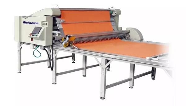 富怡全自動針?biāo)髢捎娩伈紮C 2鋪布機.jpg