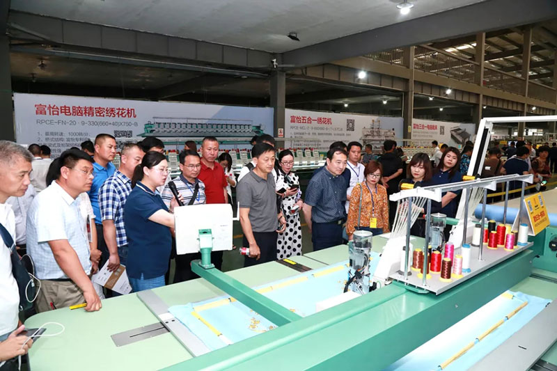 床品專委會(huì)年會(huì)人員參觀上工富怡6